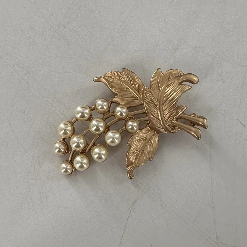 Vintage Gold Tone Faux Pearls BRANCH Shape Pin Brooch‎ Leaves 2